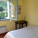 Lou Jas, Maison De Charme, A 1 Km De La *