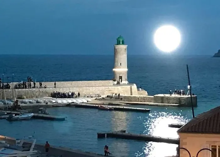 度假居 Lou Jas, Maison De Charme, A 1 Km De La *